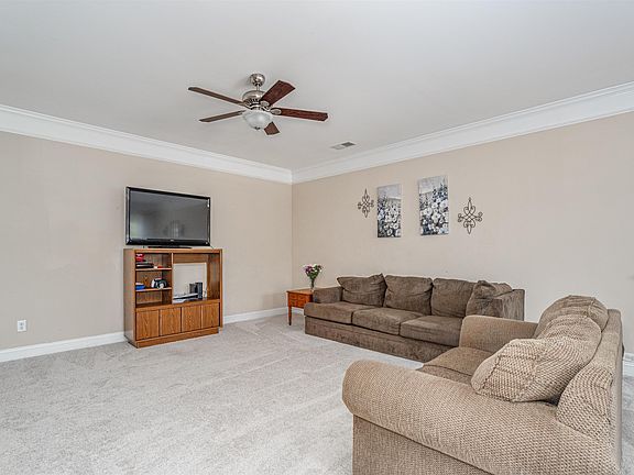 5th image of 142 Whitton Ct