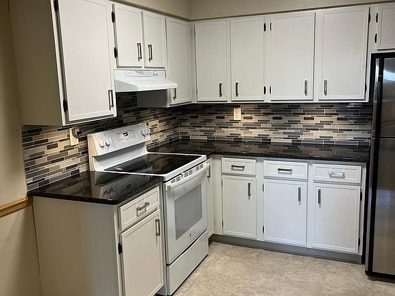 3rd image of 3320 Louisiana Ave S APT 402