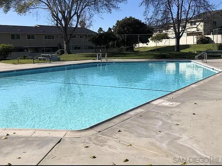 1809 Eastwood Ln — Photo 16
