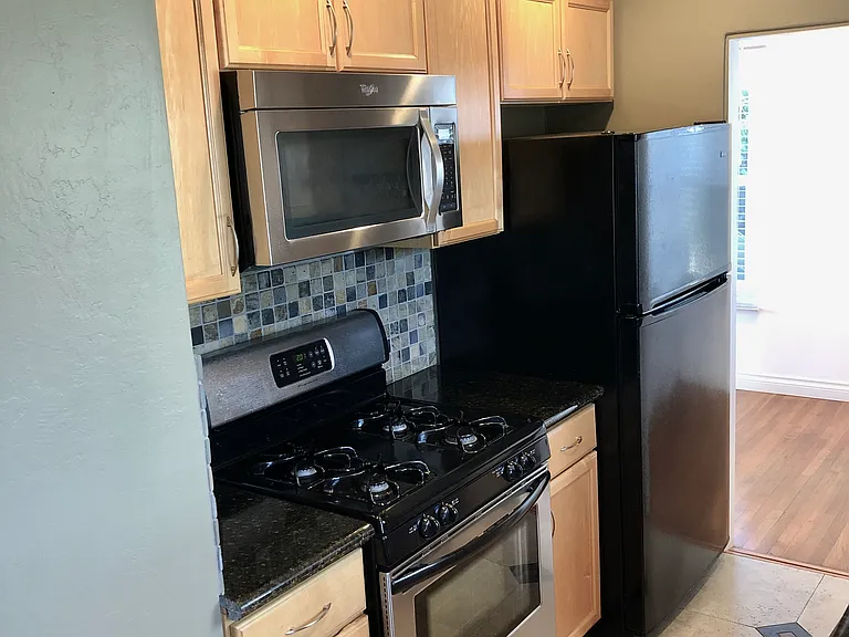 4585 Santa Monica Ave — Photo 7