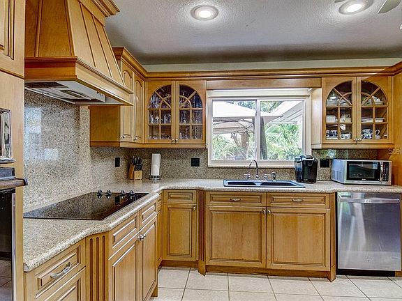 4th image of 1132 Snell Isle Blvd NE