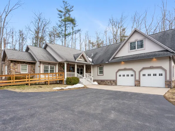 6530 Link Blvd, Indian River, MI 49749