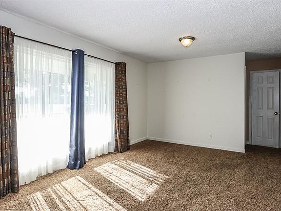 4th image of 113 N Butter St
