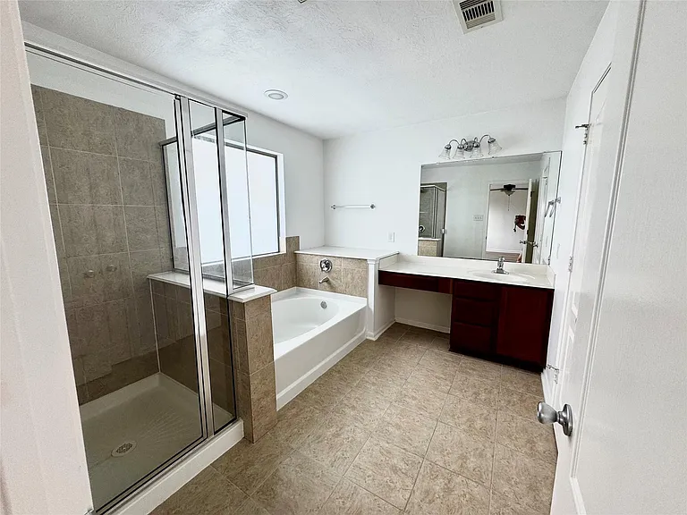 7540 Connemara Dr — Photo 11