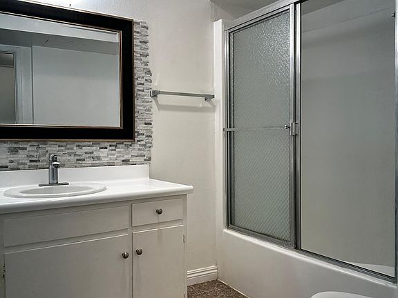 3rd image of 1033 E Cordova St #2