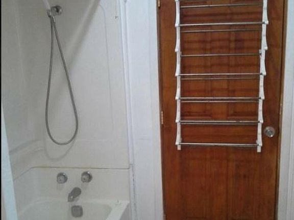 5th image of 117 N School St APT 2