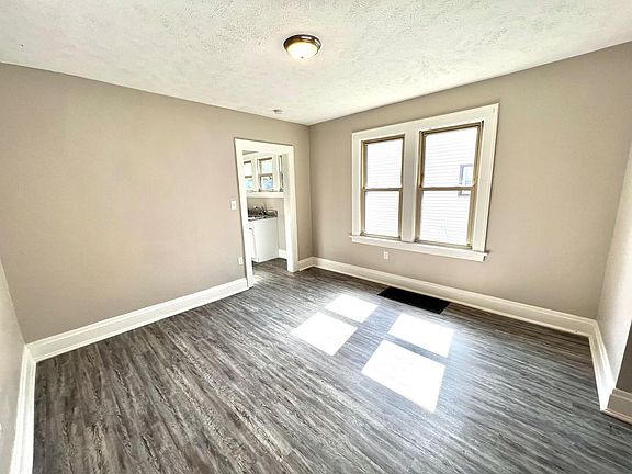 5th image of 1859 Northcut Ave
