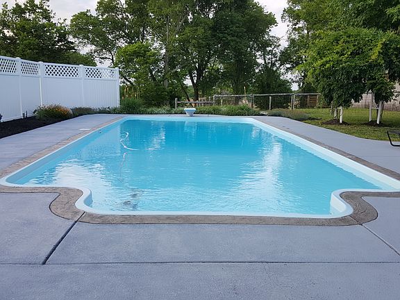 Beautiful fiberglass pool