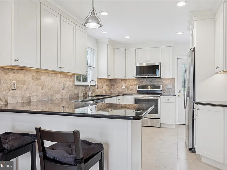 116 Walnut Hill Ln — Photo 5