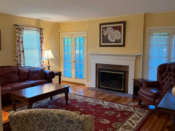 108 W 3rd St, New Castle, DE 19720
