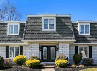 10 Stonecroft Dr, Easton, PA 18045