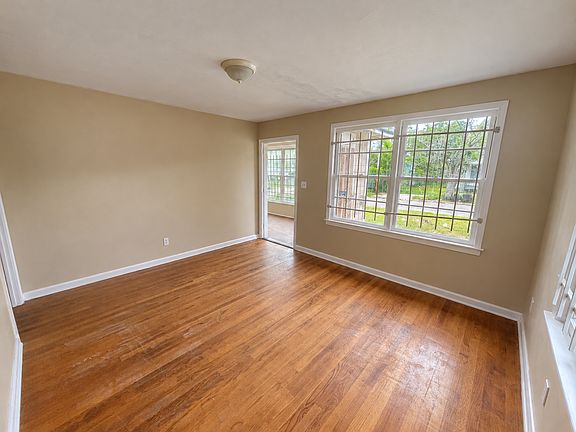 5th image of 747 Lynton St