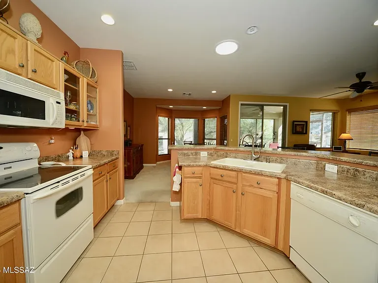 733 W Shadow Wood St — Photo 10