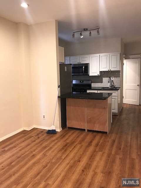1st image of 408 Anderson Ave APT 2