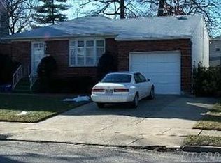 54 E Maujer St, Valley Stream, NY 11580