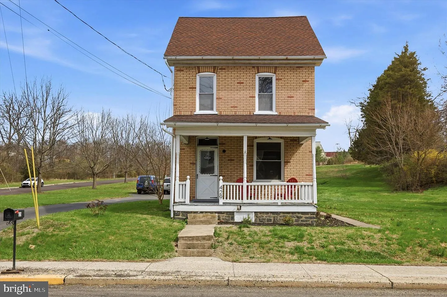 429 Main St photo 1