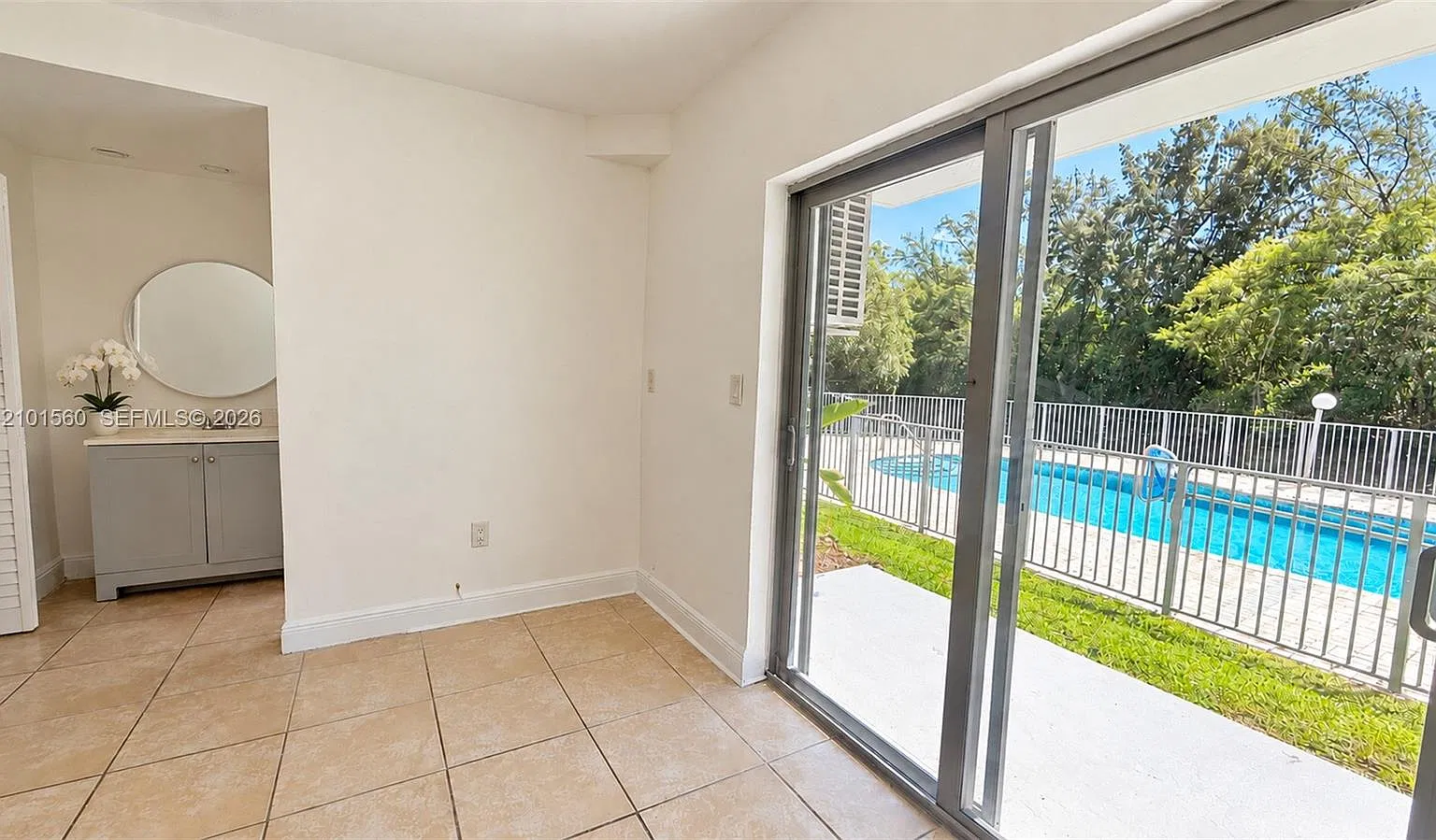 Acquastrada Condo — Photo 3