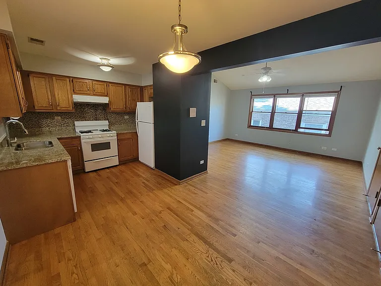7411 N Claremont Ave #2W — Photo 6