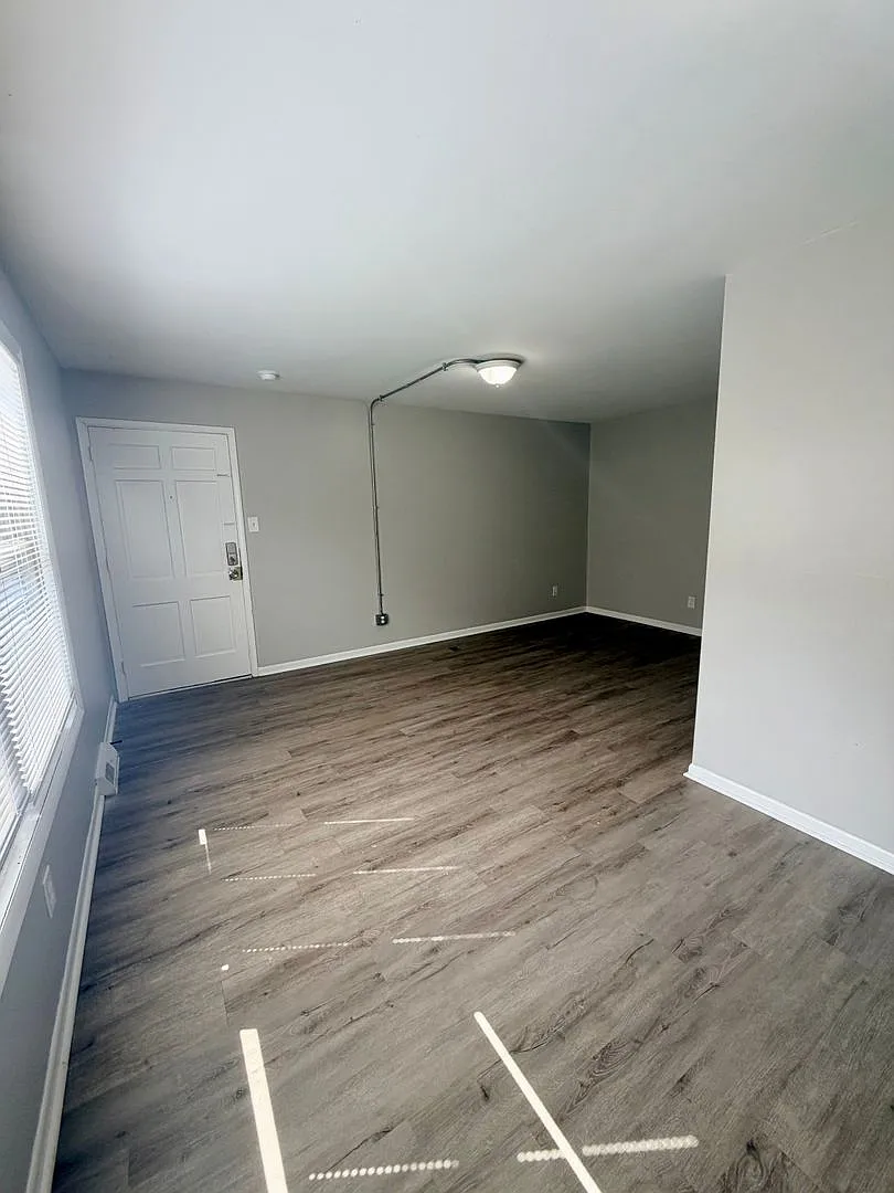 Building Photo - 2339 Harrodsburg Rd