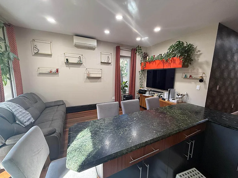 1862 De Kalb Ave #1 — Photo 1