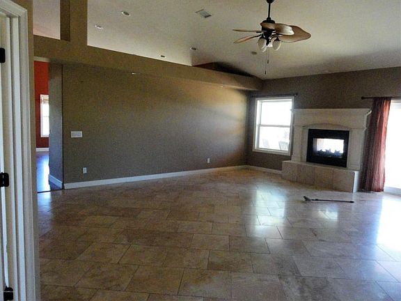 2nd image of 715 E Valley View Trl