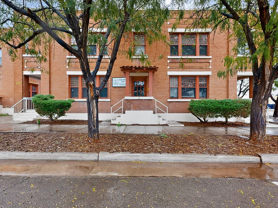Amazing 900 Sf Renovated 1 Bed Apt In Edo