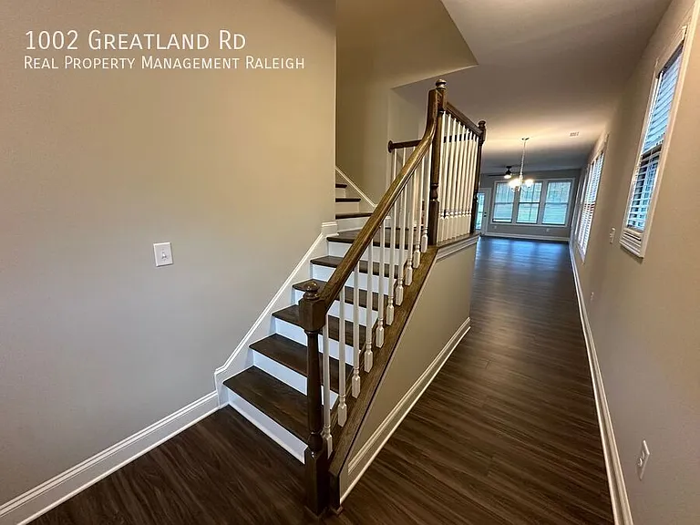 1002 Greatland Rd — Photo 11