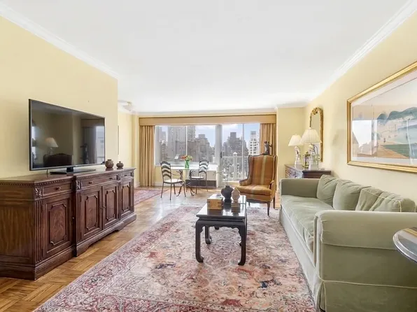 300 East 74th Street image 1 of 12