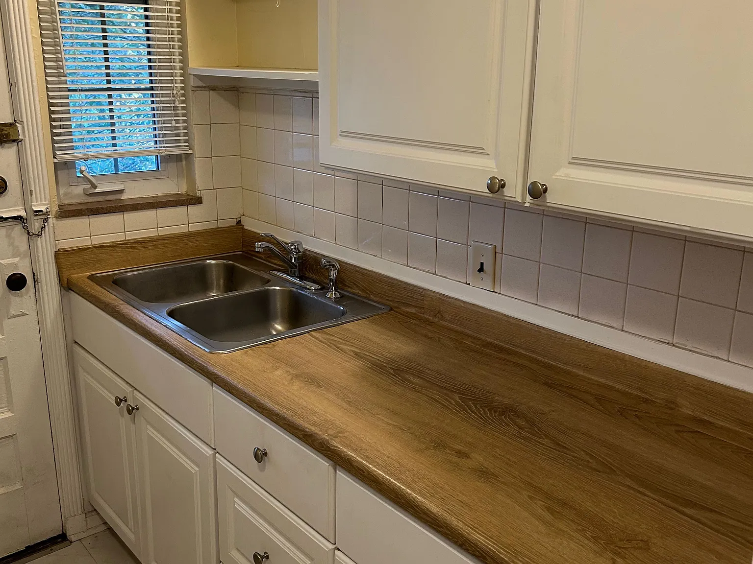 1 bed, 850 sqft, $1,150 — Photo 3