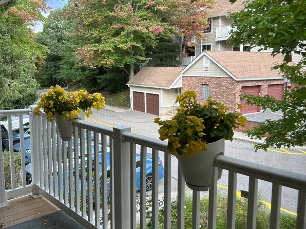 19 E Foxwood Dr, Morris Plains, NJ 07950