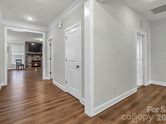 3rd image of 1550 Robinson Oaks Dr