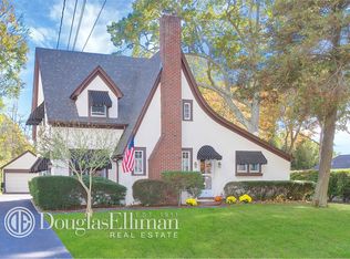 9 Millpond Rd, Sayville, NY 11782