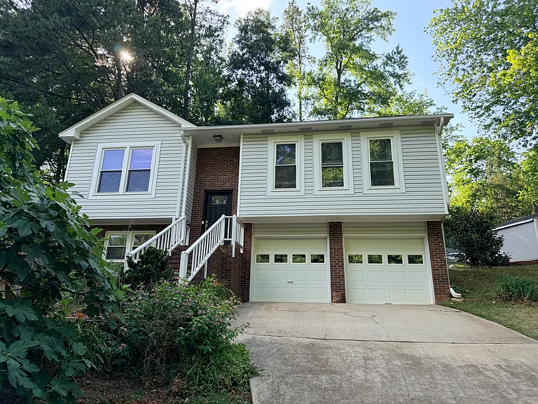 205 Wyatts Pond Ln — Photo 1