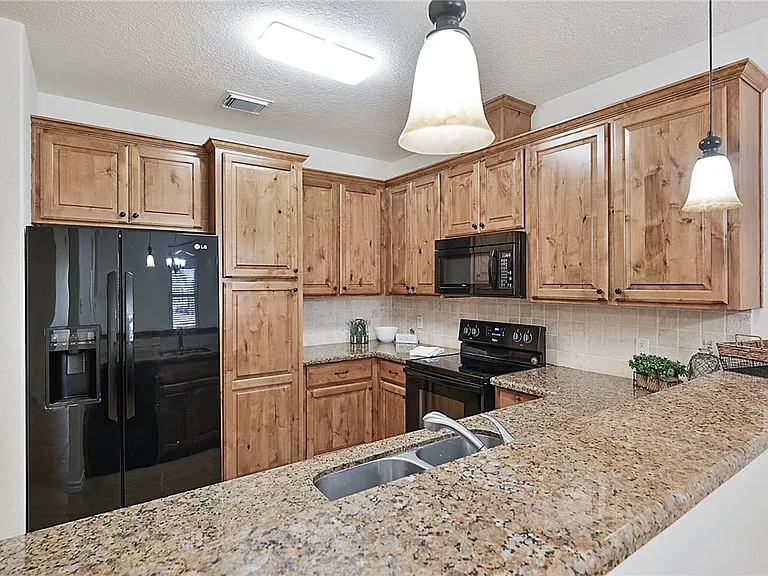 3802 Blackhawk Ln — Photo 3