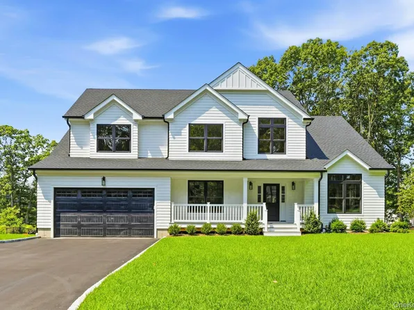 333 Concord Court, Dix Hills, NY 11746