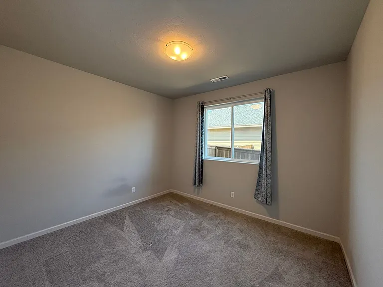 4057 SW Reindeer Ave — Photo 7