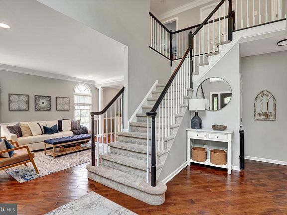4th image of 619 Chatwyck Ln