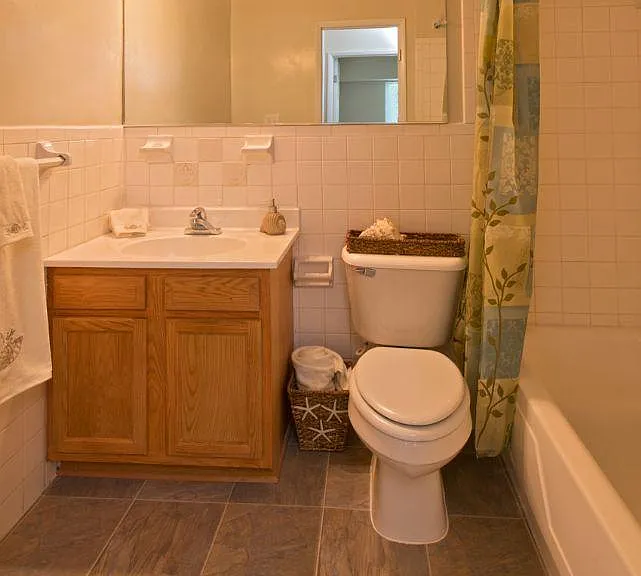 Hodges Manor Apartments — Photo 6