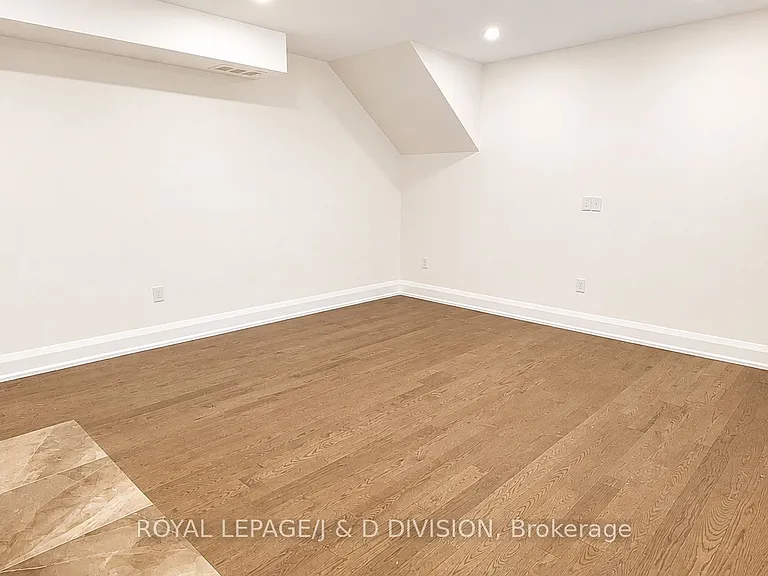 2579 Yonge St #202 — Photo 3