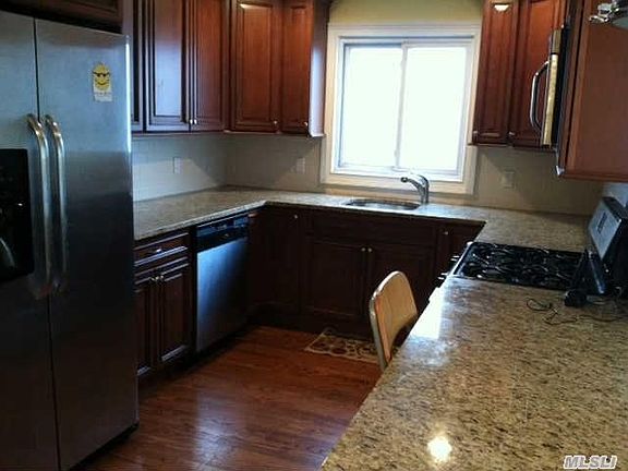 3rd image of 726 W Bay Dr