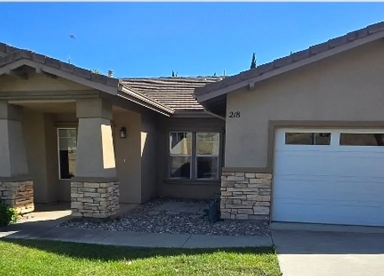 218 Red River Dr — Photo 1