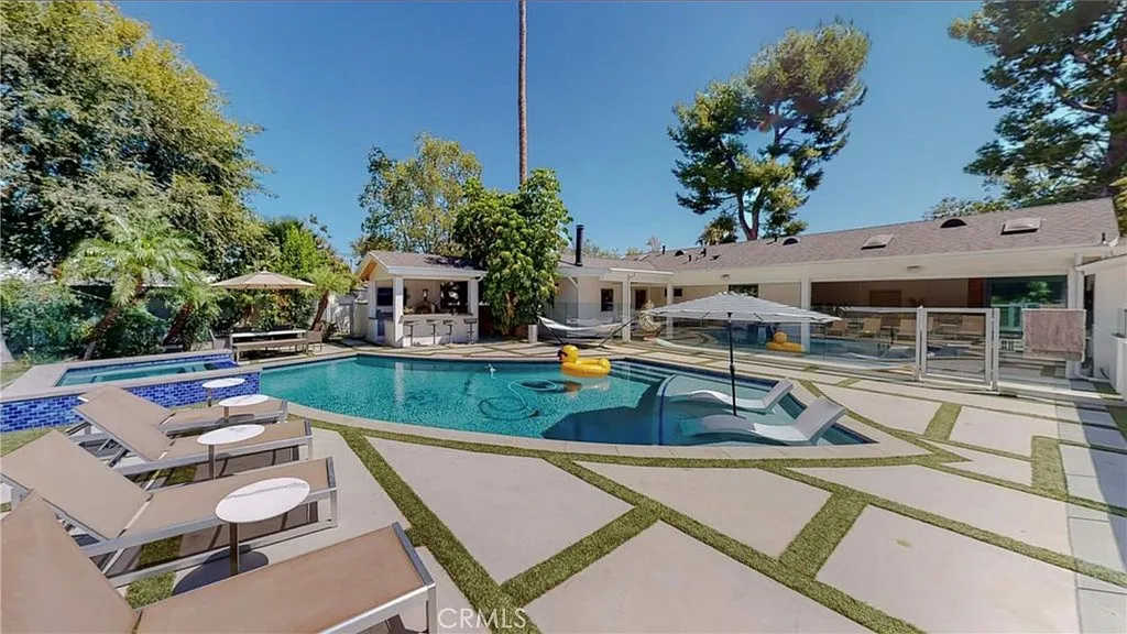 6 bed, 3730 sqft, $9,975 — Photo 1