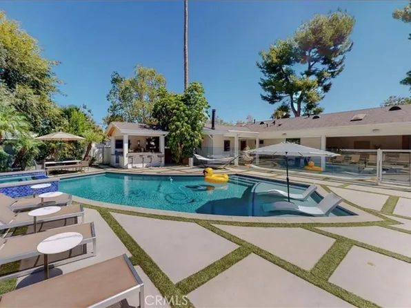 6945 Amestoy Ave, Van Nuys, CA 91406