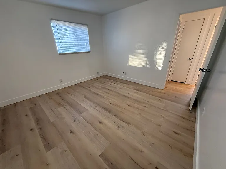 1226 E 500 S — Photo 12