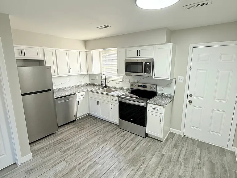311 Park Ln #311 — Photo 7