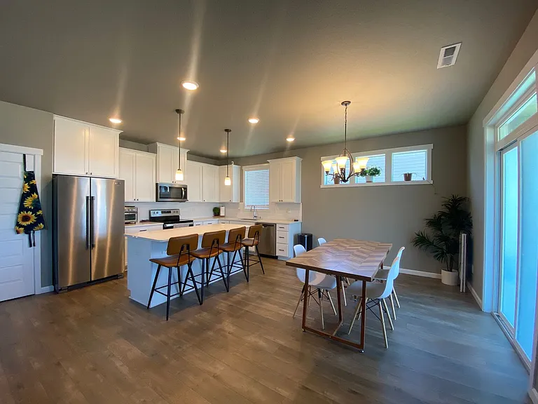 8920 W Caelen Ave — Photo 2