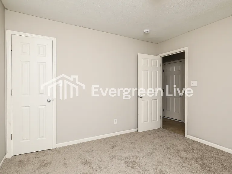 1921 Lisa Walk Dr — Photo 11