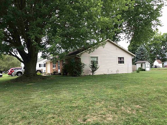 3rd image of 23585 Forestview Ave
