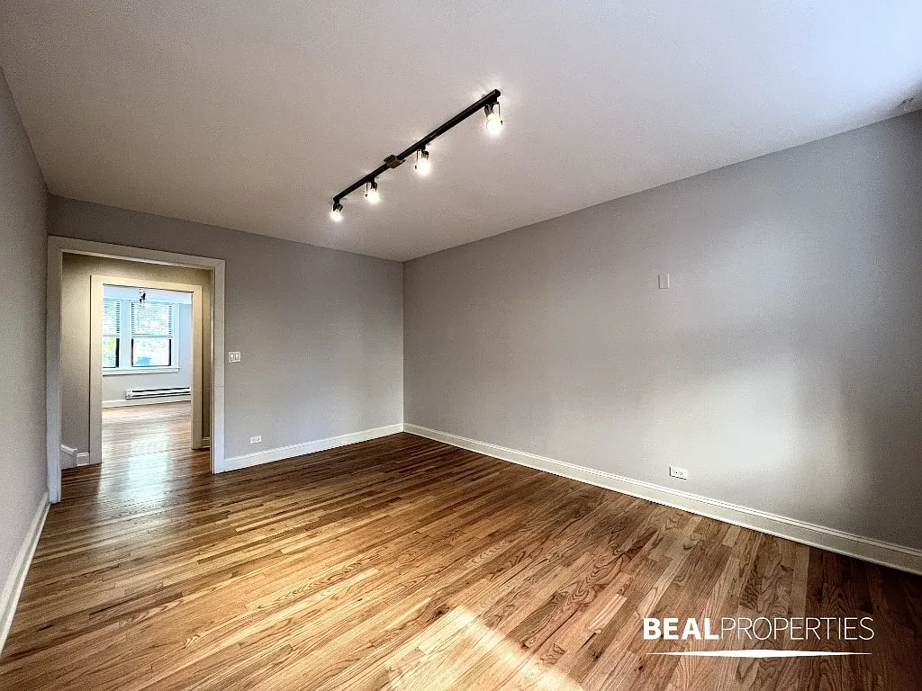 2323 N Rockwell St — Photo 3