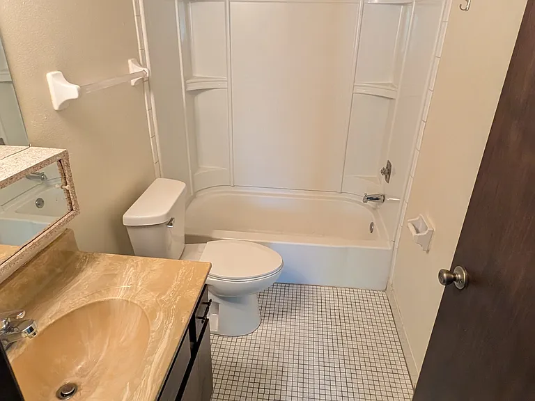 8914 N 96th St #6 — Photo 17
